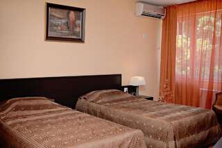 Отель Family Art-Hotel Zora Vratsa Двухместный номер с 1 кроватью или 2 отдельными кроватями-2