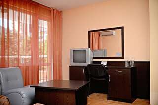 Отель Family Art-Hotel Zora Vratsa Двухместный номер с 1 кроватью или 2 отдельными кроватями-10