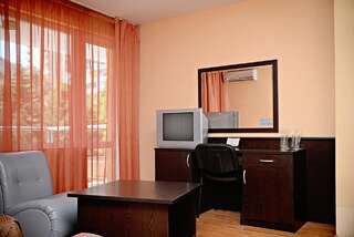 Отель Family Art-Hotel Zora Vratsa Двухместный номер с 1 кроватью или 2 отдельными кроватями-3
