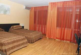 Отель Family Art-Hotel Zora Vratsa Двухместный номер с 1 кроватью или 2 отдельными кроватями-18
